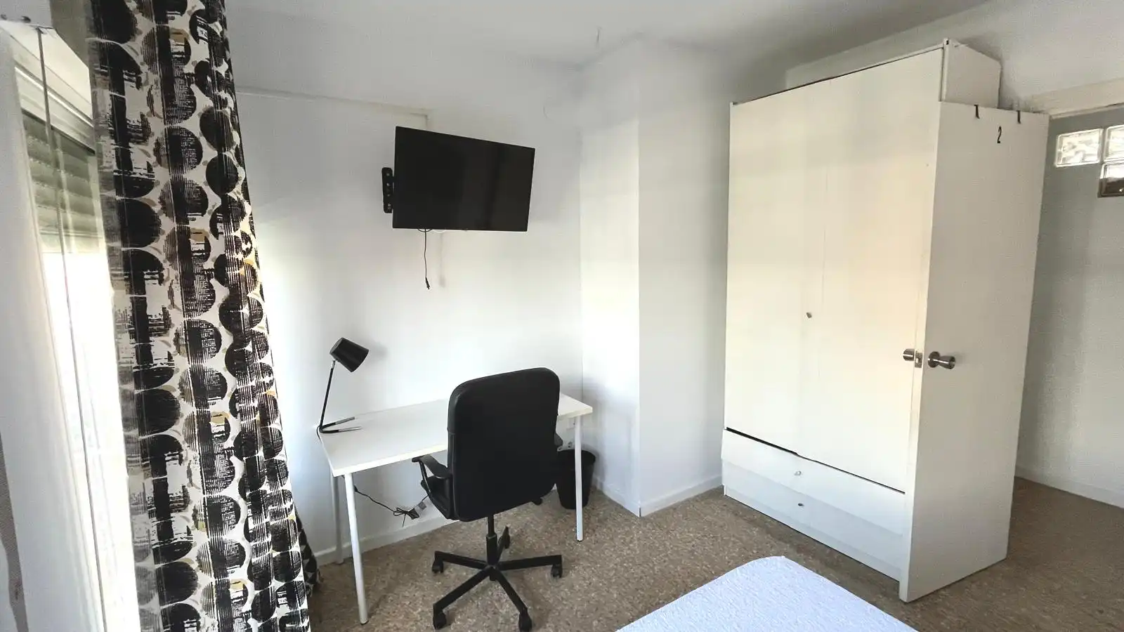 Bedroom of Flat for rent in Valencia  with Furnished, Oven and Washing machine