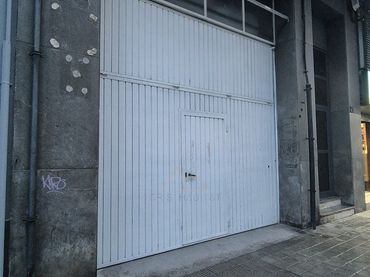 Nau industrial de lloguer a Carrer Pica d'Estats