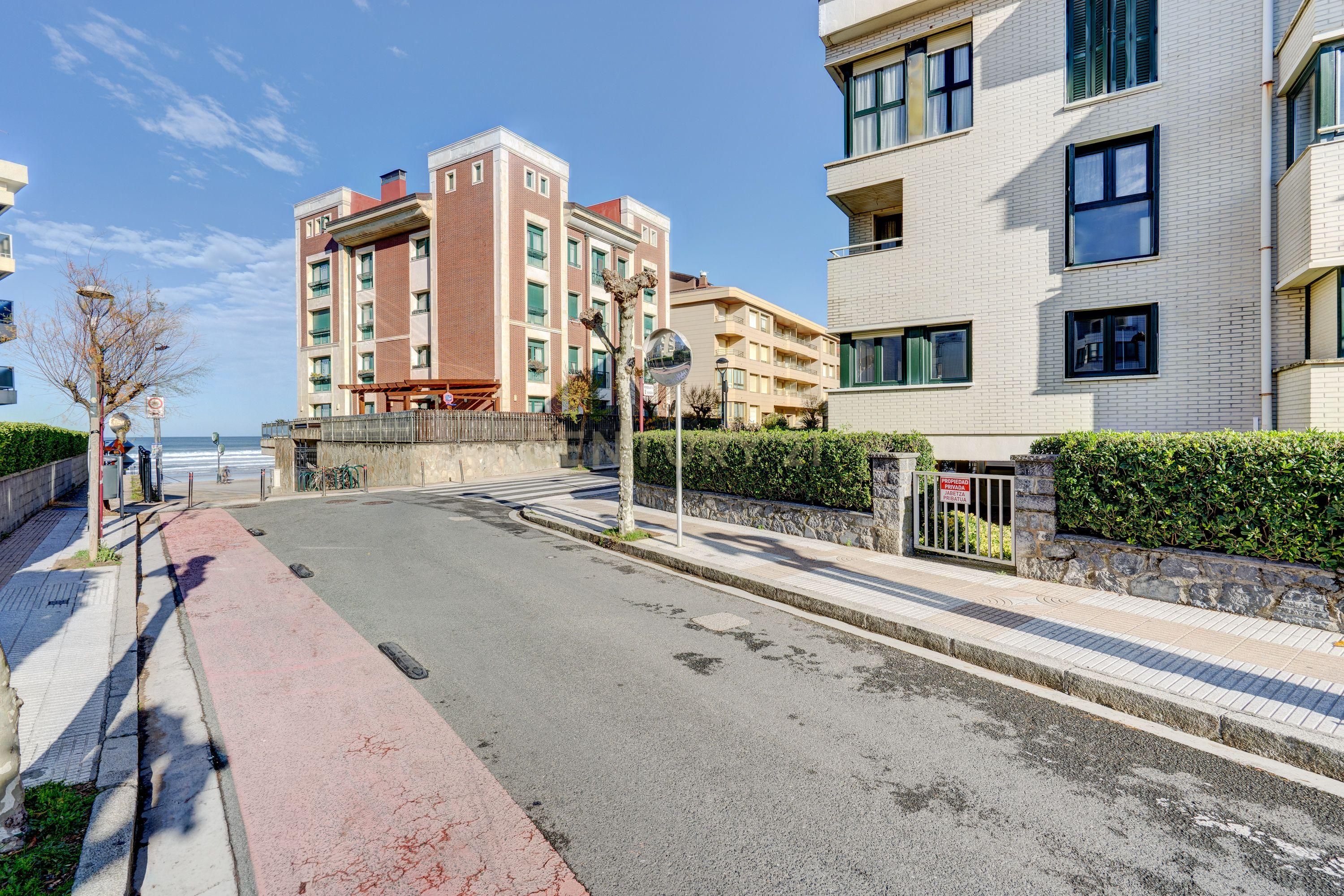 Vista exterior de Dúplex en venda en Zarautz amb Balcó