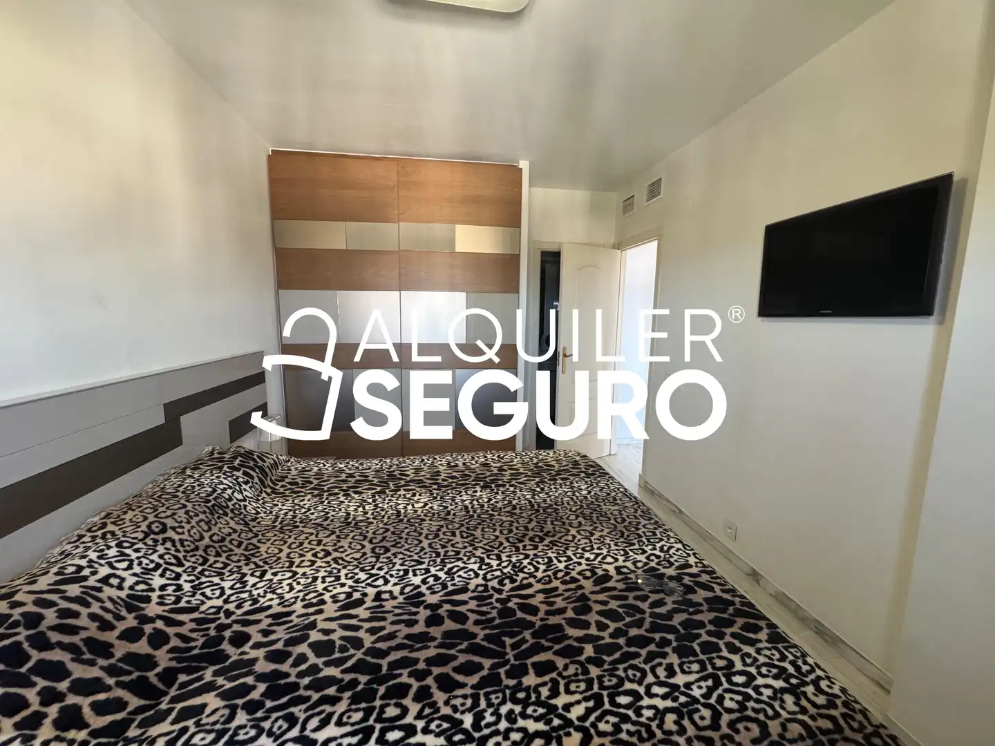 Dormitori de Pis de lloguer en Málaga amb Aire condicionat, Terrassa i Piscina