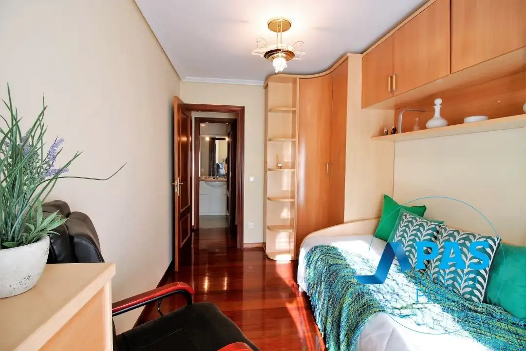 Flat for sale in Calle Justicia, Cuatro Caminos
