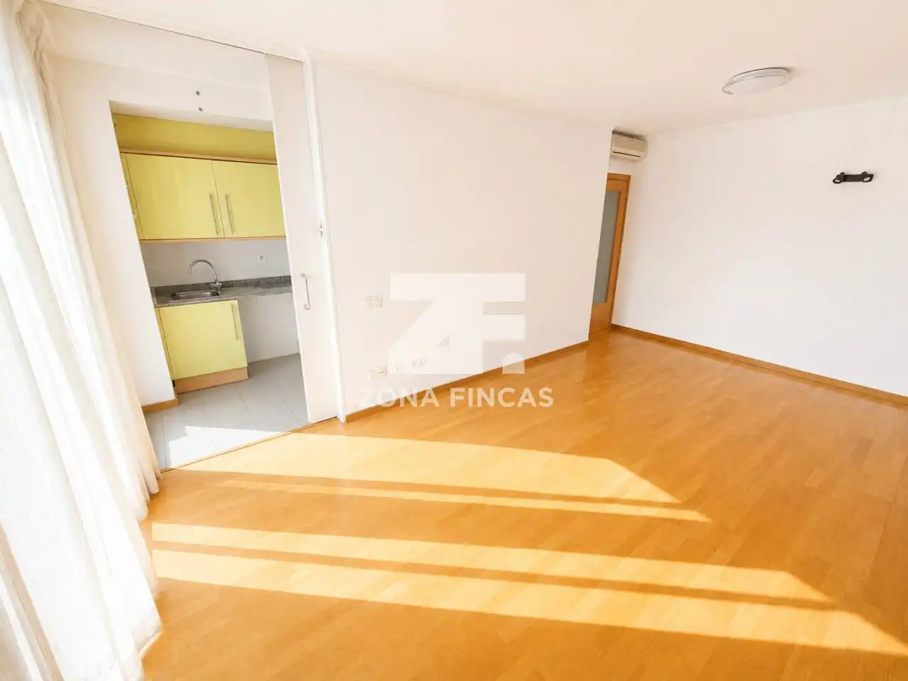 Sala de estar de Piso en venta en Badalona con Aire acondicionado, Calefacción y Parquet