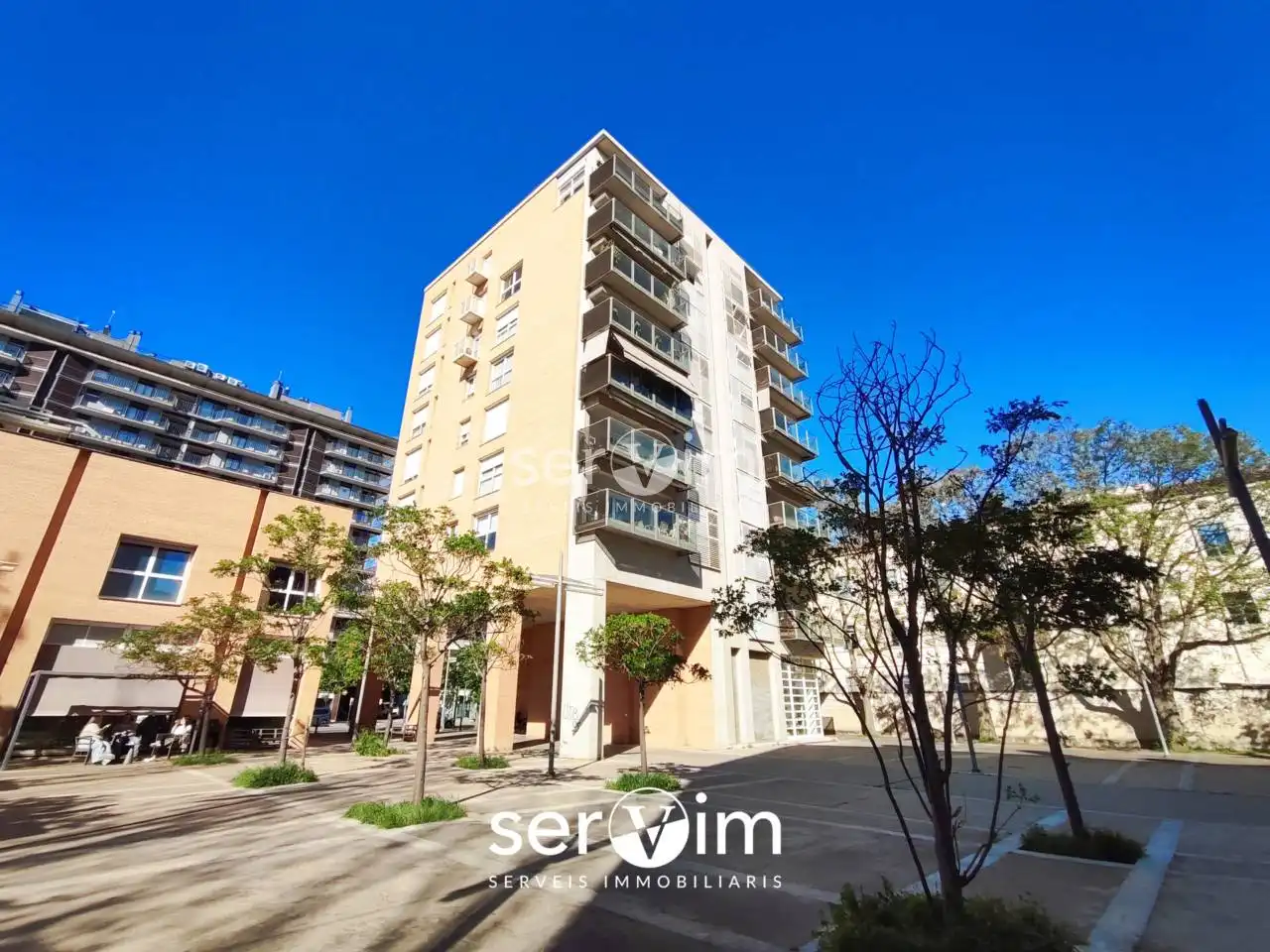 Außenansicht von Wohnung zum Verkauf in Girona Capital mit Abstellraum