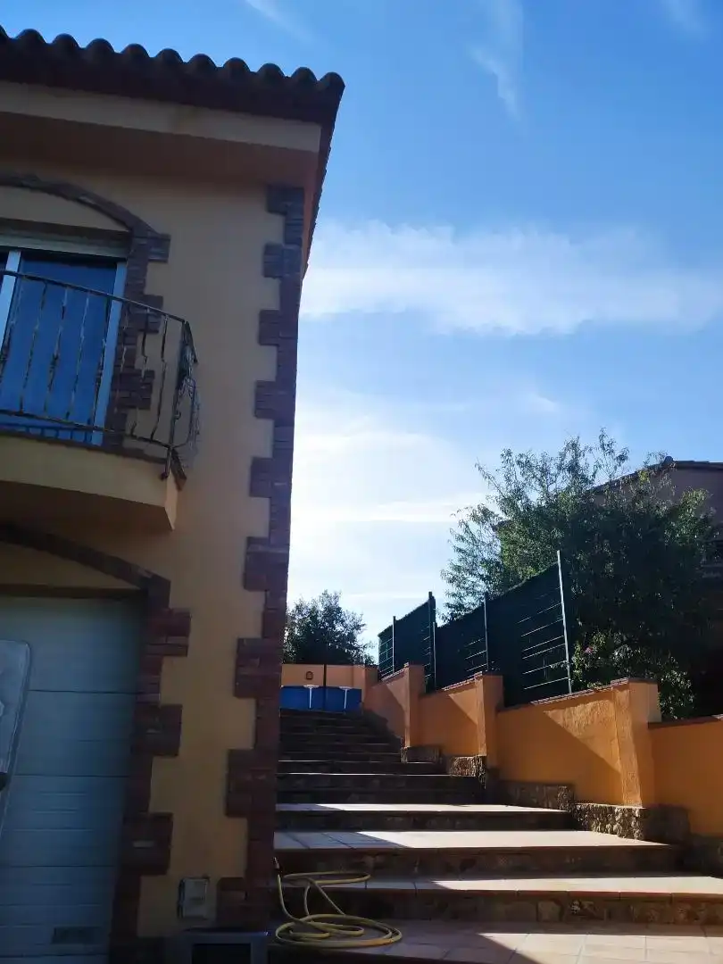 Vista exterior de Casa o xalet en venda en L'Escala amb Balcó