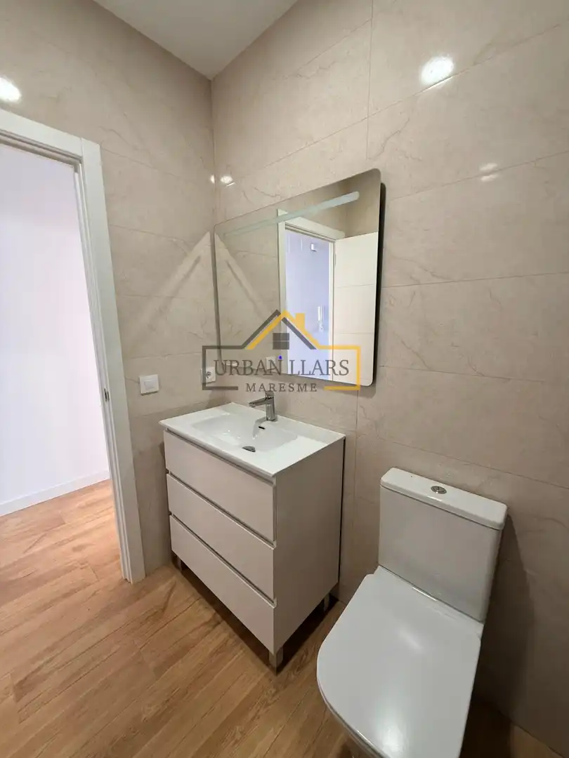 Badezimmer von Haus oder Chalet zum Verkauf in Mataró mit Heizung, Parkett und Terrasse
