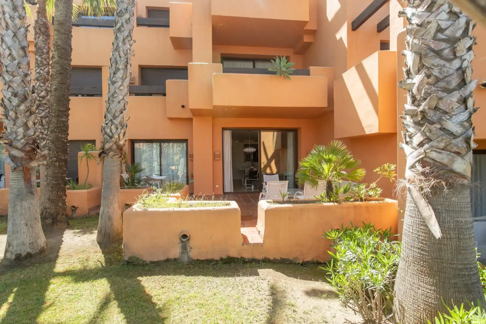 Vista exterior de Apartament en venda en Chiclana de la Frontera amb Jardí privat i Piscina comunitària
