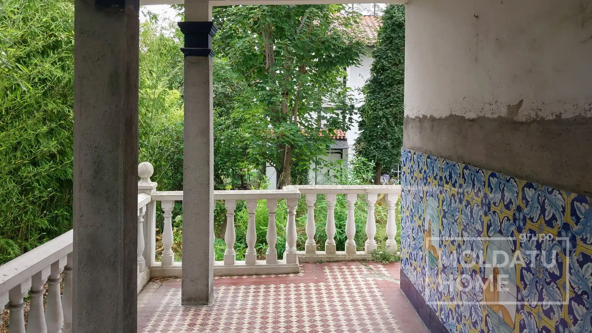 Terrasse von Einfamilien-Reihenhaus zum Verkauf in Bilbao  mit Klimaanlage, Heizung und Privatgarten
