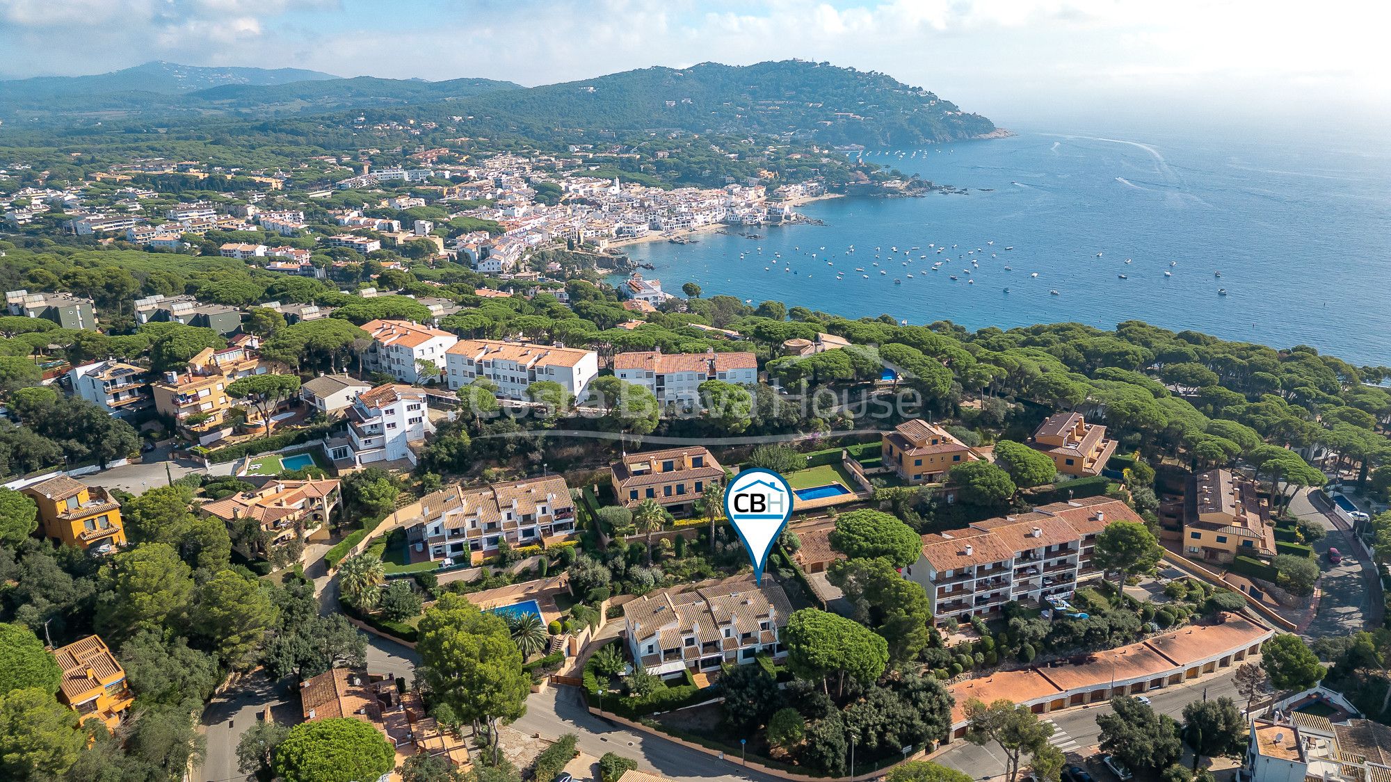 Vista exterior de Casa adosada en venda en Palafrugell amb Aire condicionat, Calefacció i Jardí privat