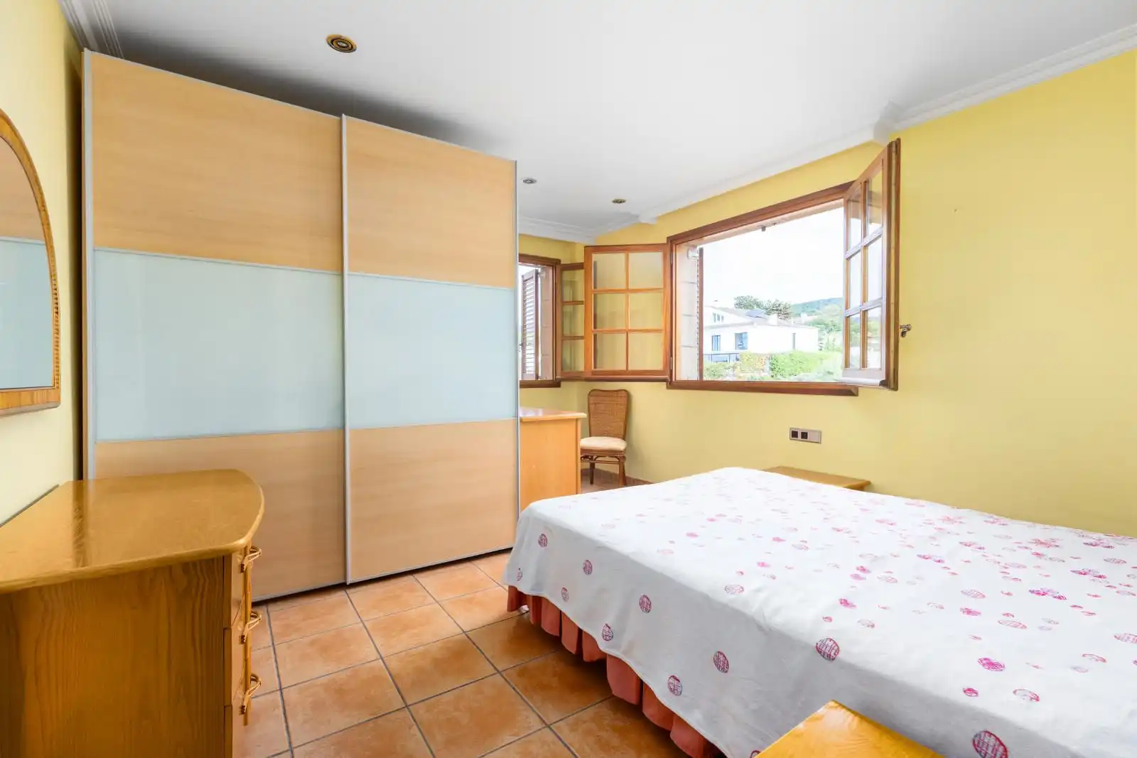 Dormitori de Casa o xalet en venda en Mataró amb Terrassa i Piscina