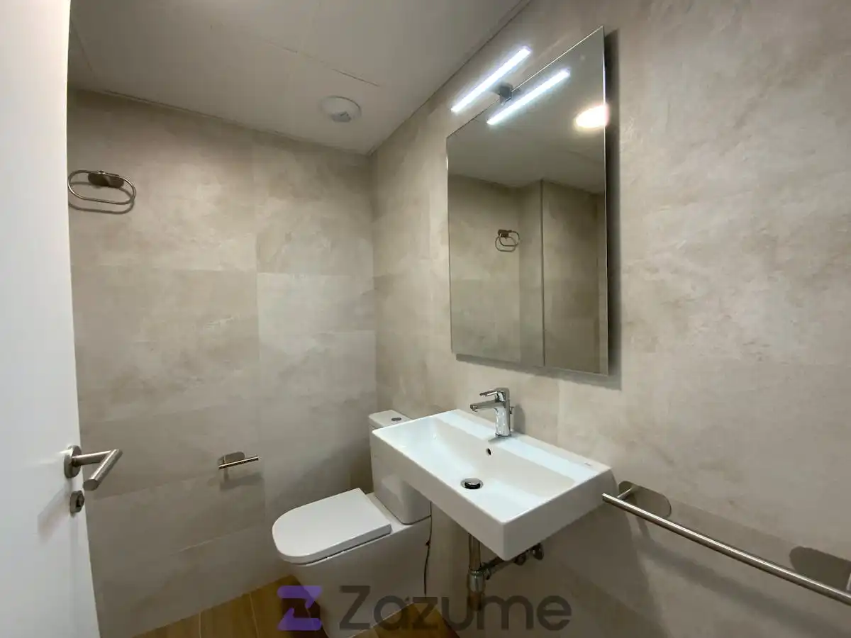 Bathroom of Flat for rent in Valencia  with Air Conditioner, Heating and Private garden