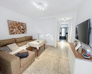 Sala d'estar de Casa o xalet en venda en Lucena amb Aire condicionat