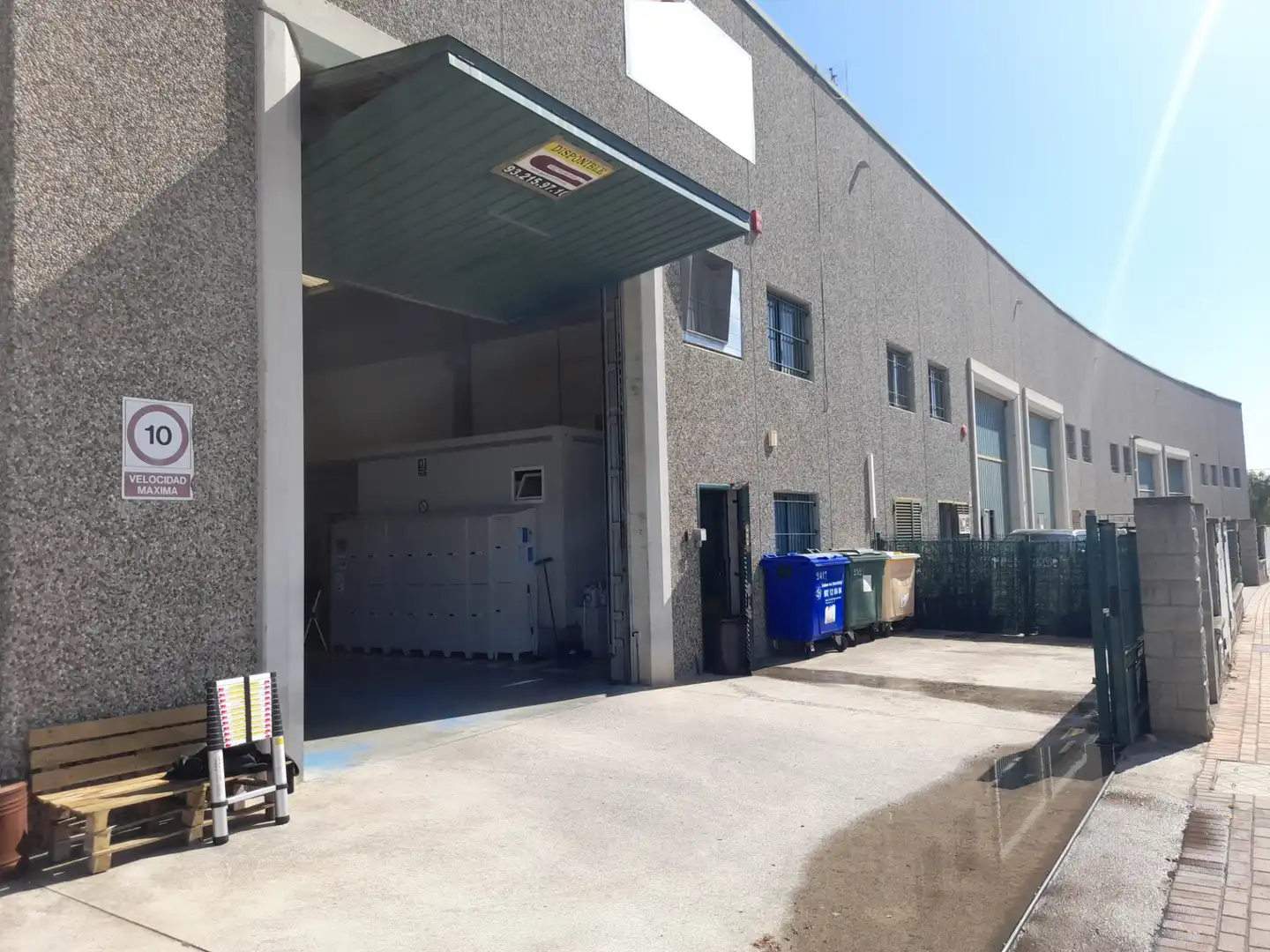 Exterior view of Industrial buildings for rent in Forallac