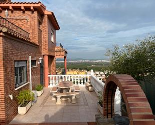 Terrassa de Casa o xalet de lloguer en Chiva amb Aire condicionat, Calefacció i Jardí privat