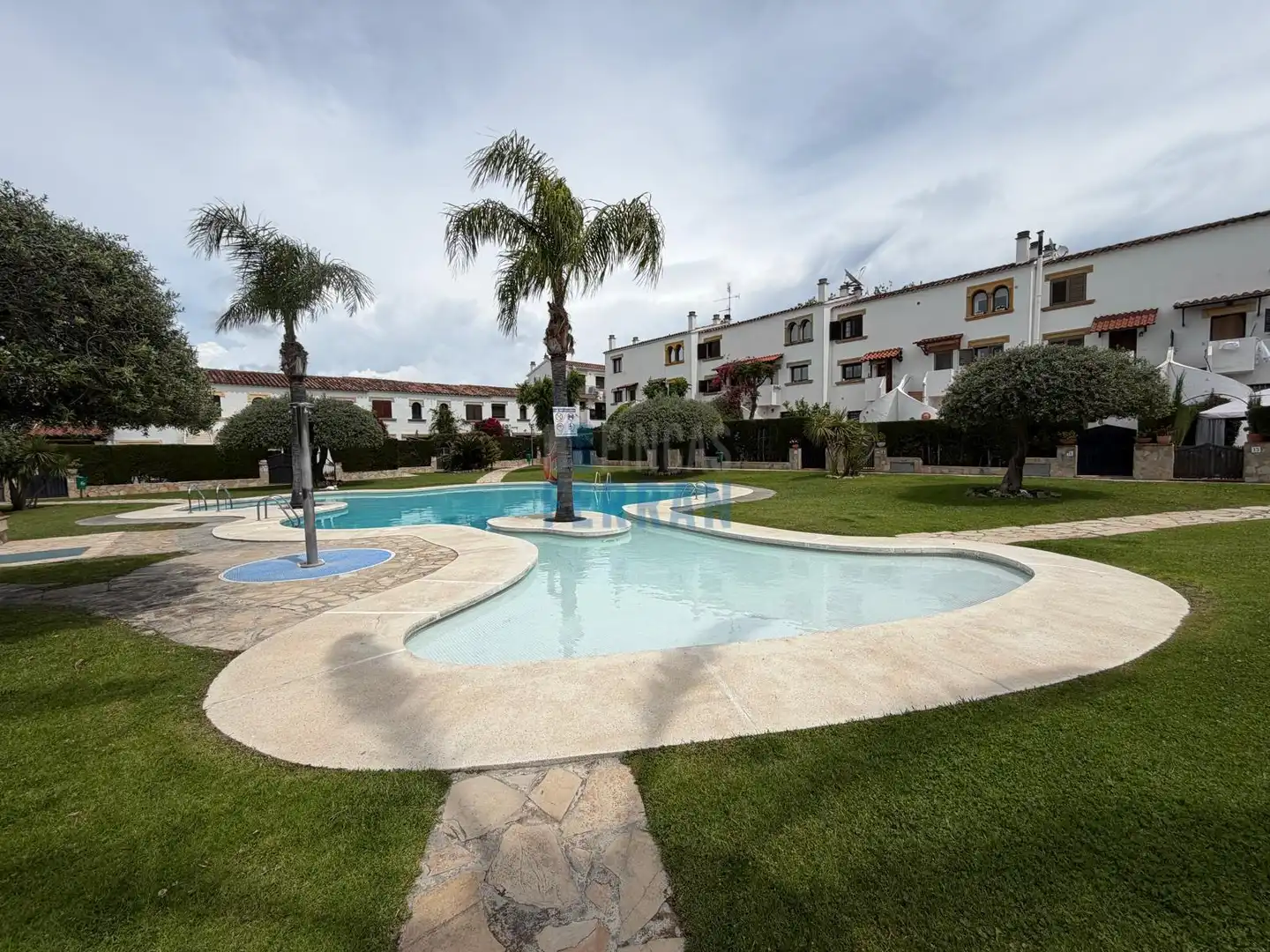 Piscina de Casa adosada en venta en Cambrils con Terraza, Trastero y Alarma
