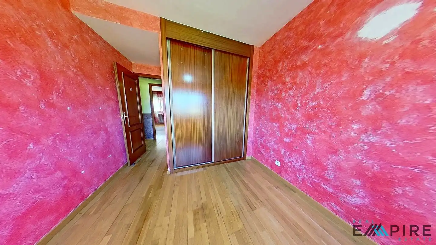 Habitación de Piso en venta en Madrid con Calefacción, Trastero y Piscina