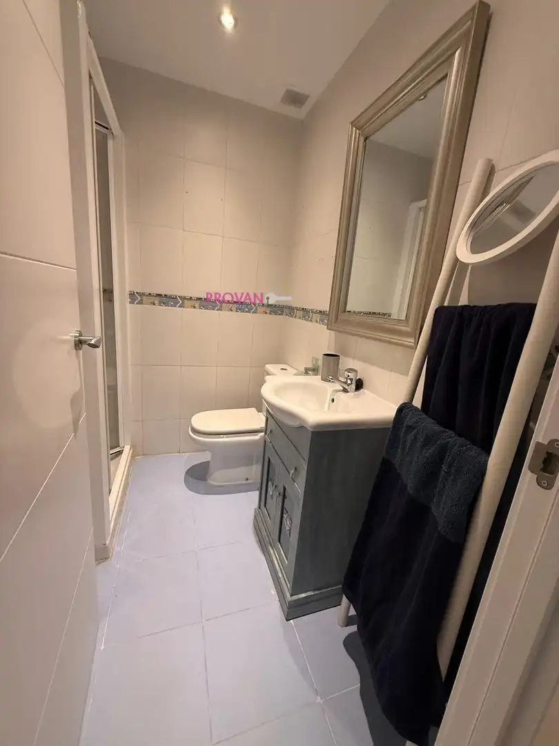 Baño de Piso en venta en Alcalá de Henares con Aire acondicionado, Calefacción y Trastero