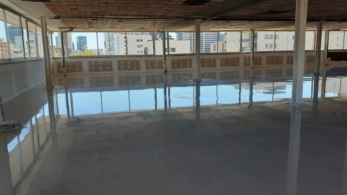 Schwimmbecken von Büro zur Miete in Santa Eulàlia