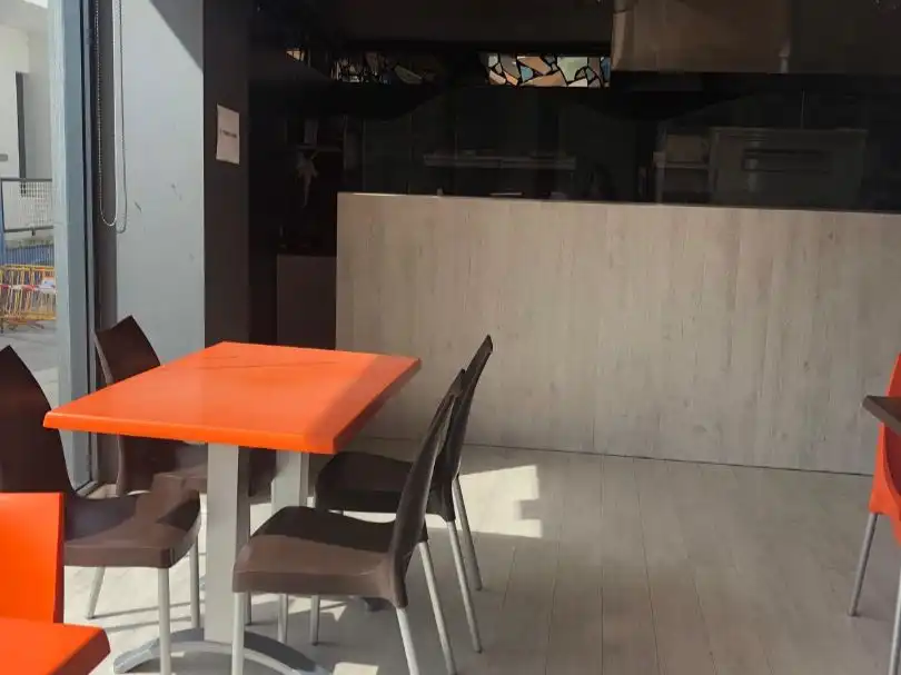 Local en venta en Vigo  con Calefacción, Parquet y Terraza
