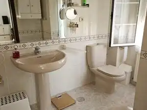 Baño de Casa adosada en venta en Coslada con Aire acondicionado, Calefacción y Jardín privado