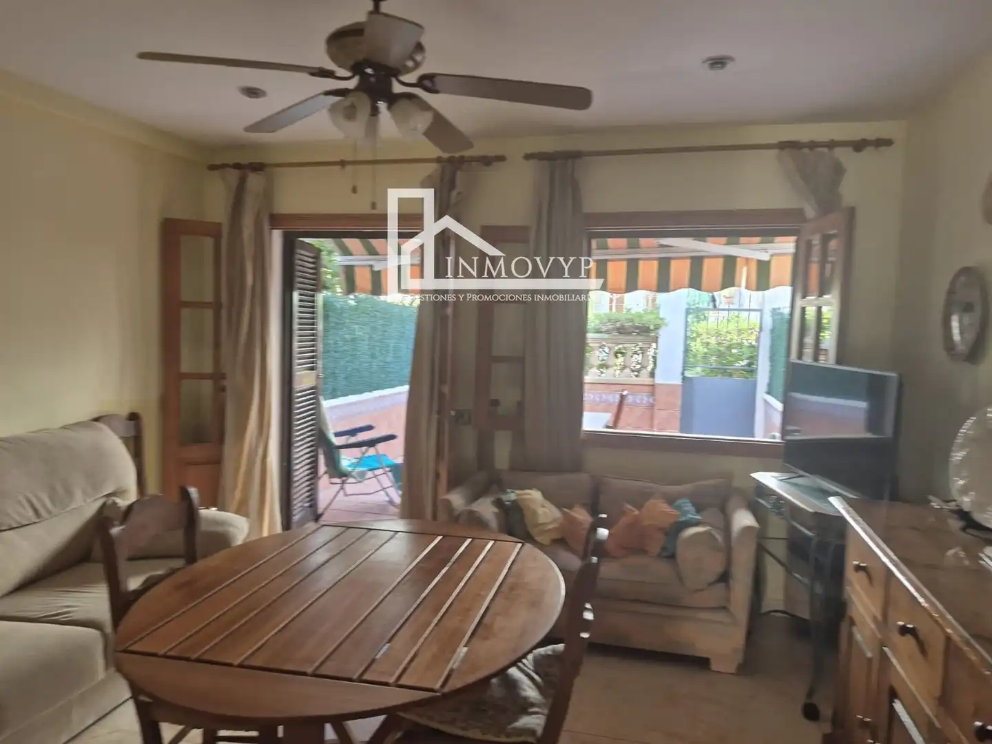 Wohnzimmer von Einfamilien-Reihenhaus zum Verkauf in Calvià mit Klimaanlage, Terrasse und Schwimmbad