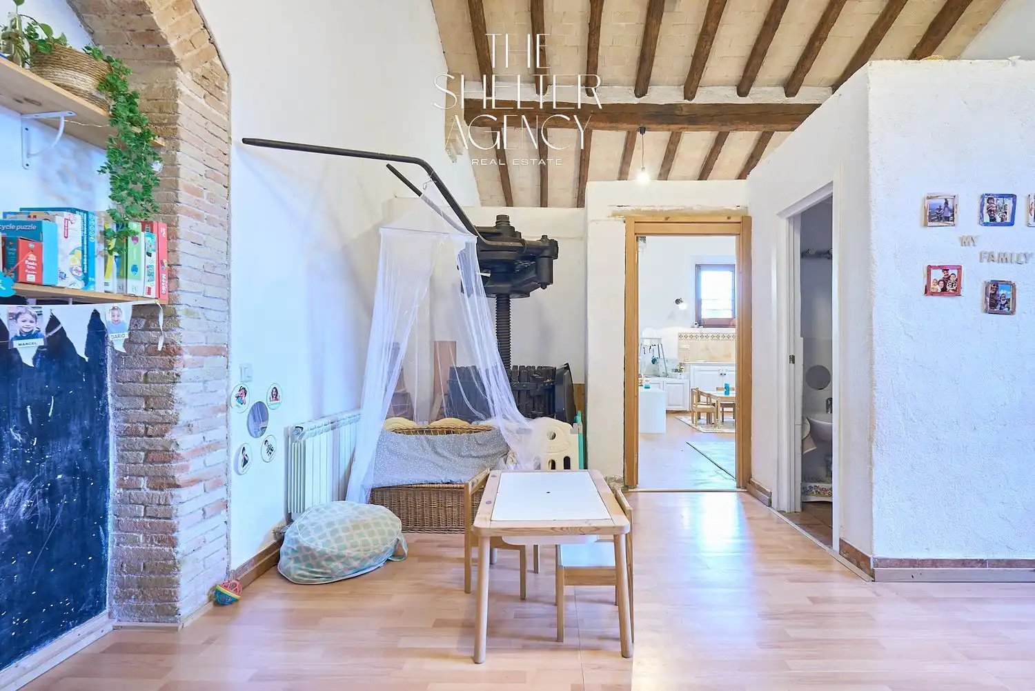 Sala de estar de Finca rústica en venta en Sant Pere de Ribes con Aire acondicionado, Jardín privado y Piscina comunitaria