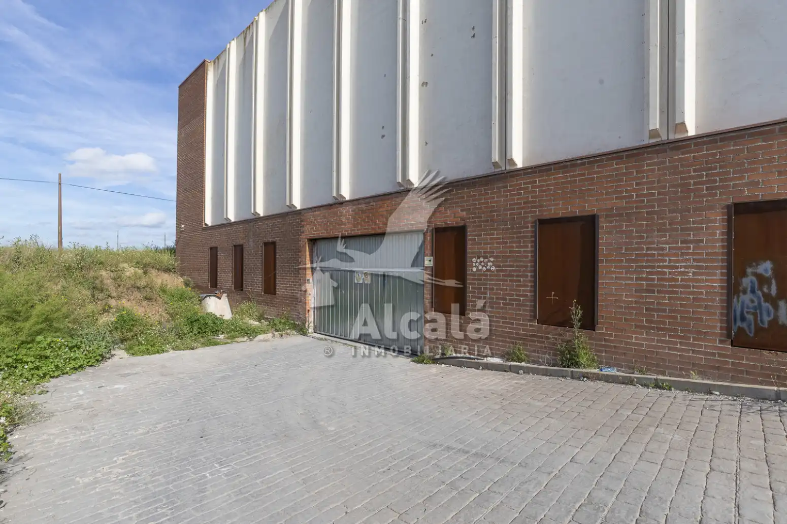 Vista exterior de Nave industrial en venta en Alcalá de Henares