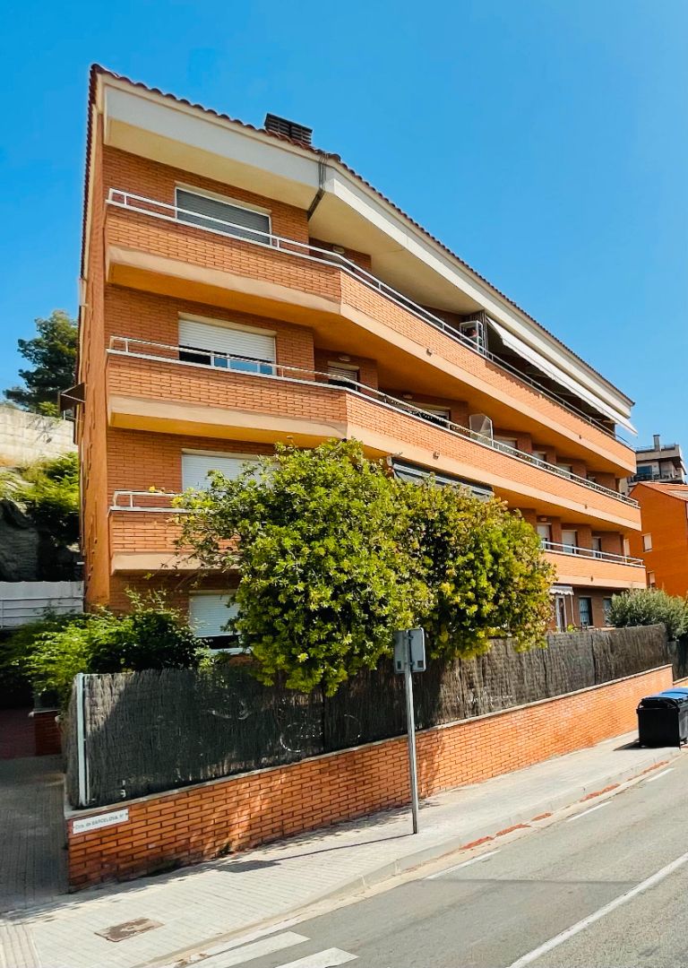 Vista exterior de Planta baixa en venda en Corbera de Llobregat amb Aire condicionat, Calefacció i Jardí privat