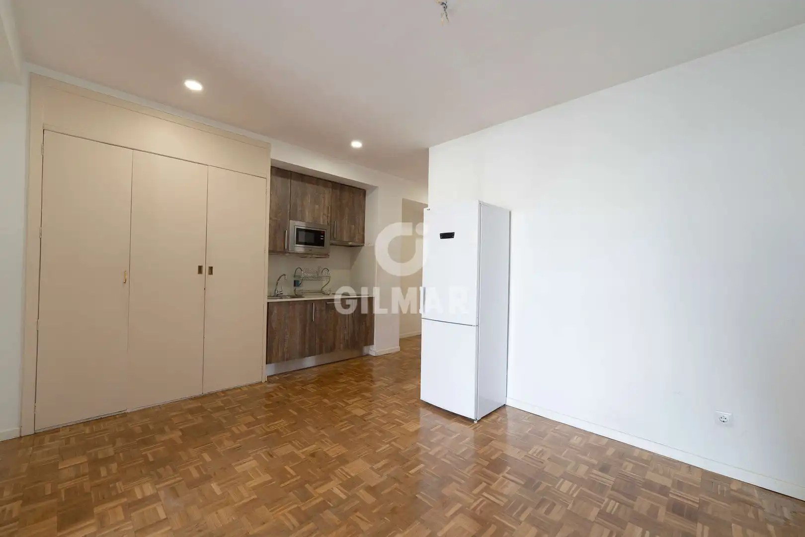 Habitación de Piso en venta en Madrid con Calefacción, Piscina y Balcón