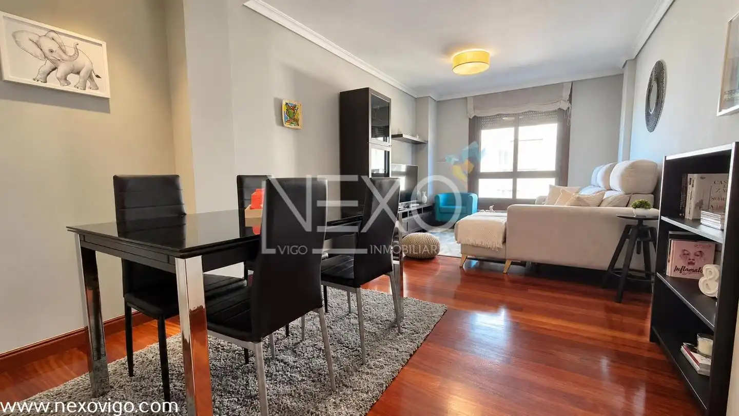 Vista exterior de Piso en venta en Vigo  con Calefacción, Parquet y Trastero