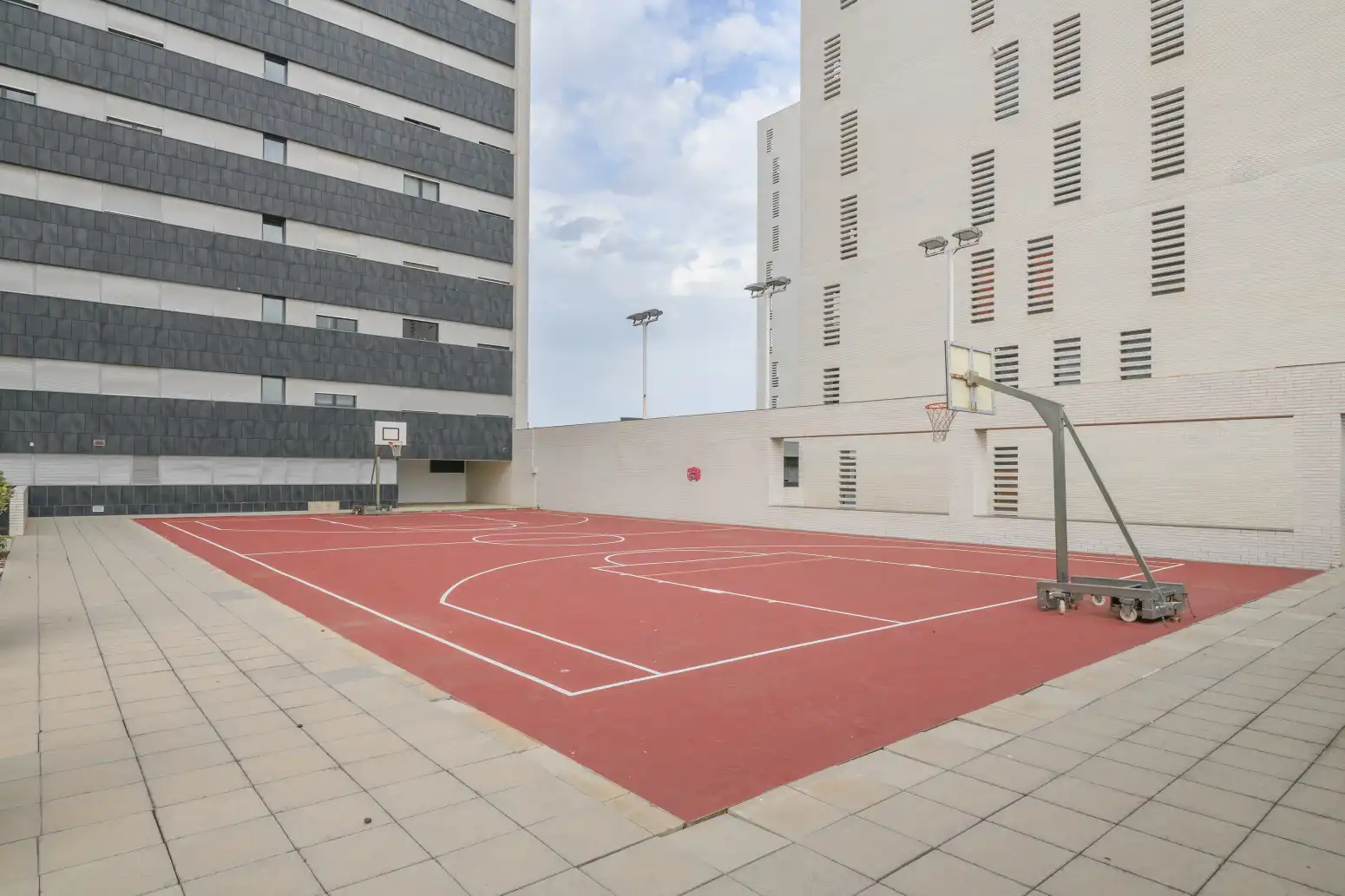 Vista exterior de Piso en venta en Viladecans con Aire acondicionado, Calefacción y Jardín privado