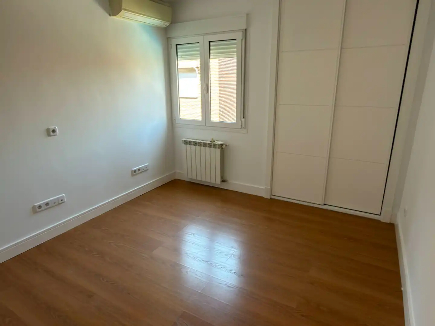 Bedroom of Flat for rent in Madrid  with Air Conditioner, Heating and Parquet flooring