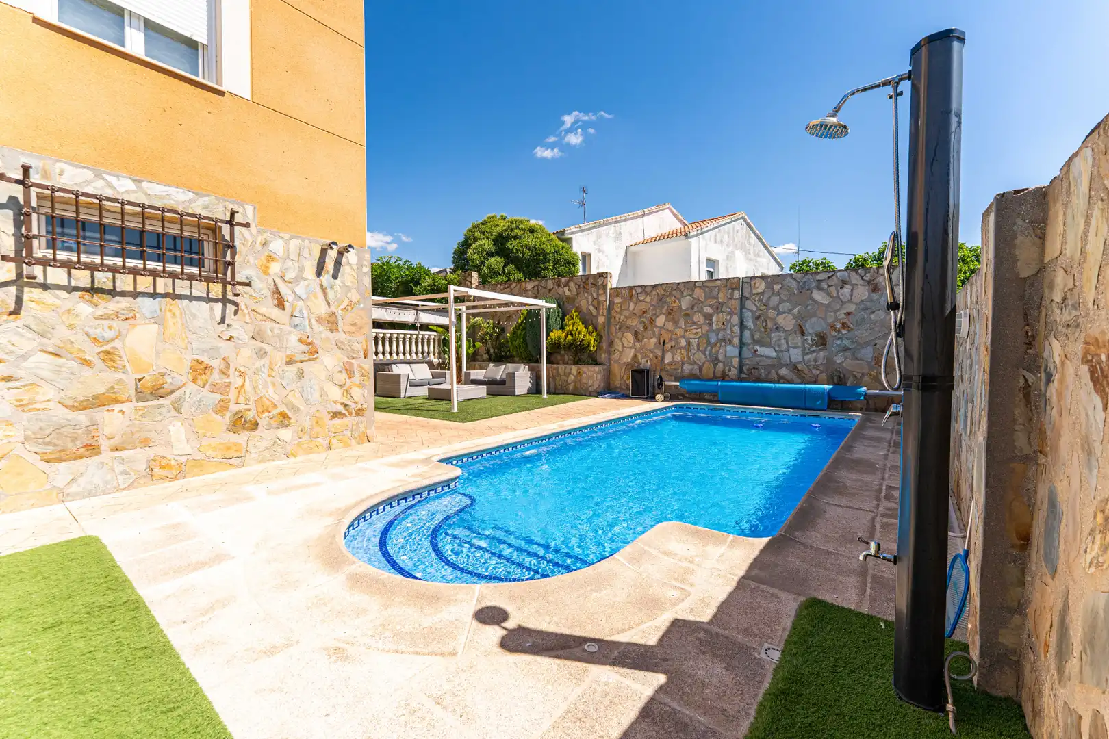 Piscina de Casa o chalet en venta en Serranillos del Valle con Aire acondicionado, Calefacción y Jardín privado
