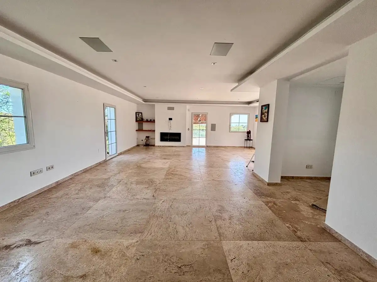 Sala d'estar de Casa o xalet en venda en Mijas amb Calefacció, Jardí privat i Terrassa