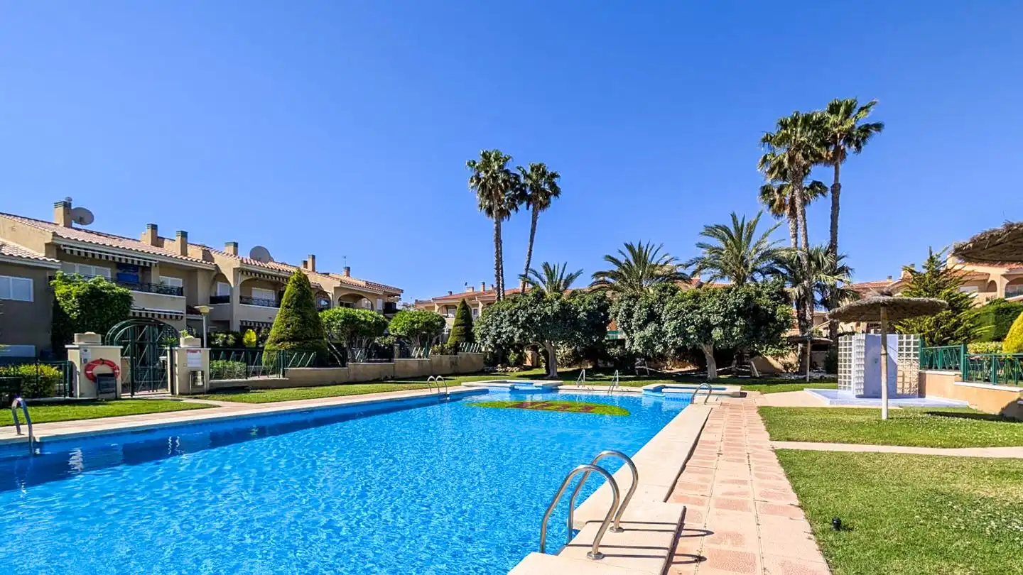 Piscina de Casa adosada en venta en Santa Pola con Jardín privado, Terraza y Piscina