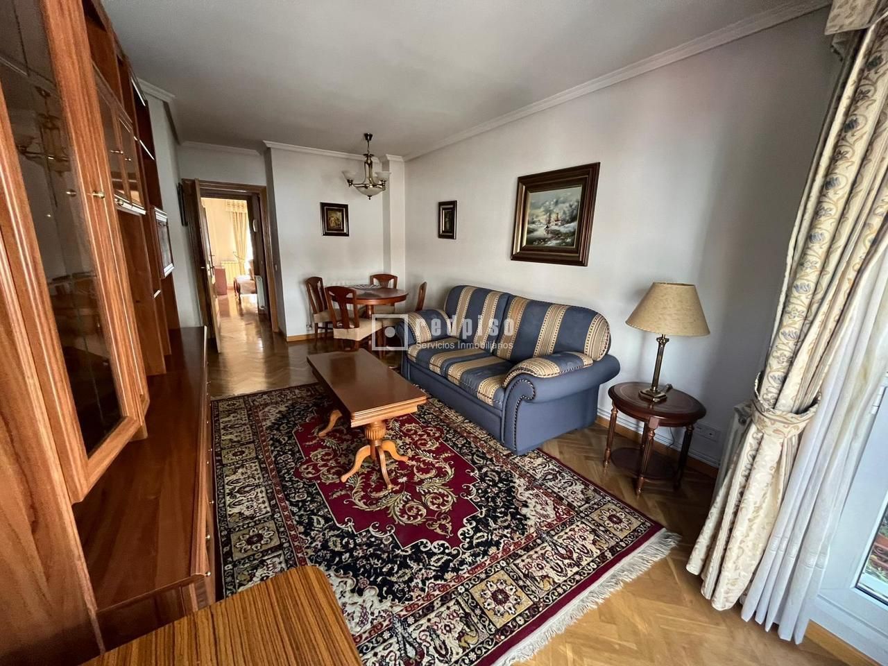 Sala d'estar de Pis en venda en  Madrid Capital amb Calefacció, Parquet i Terrassa