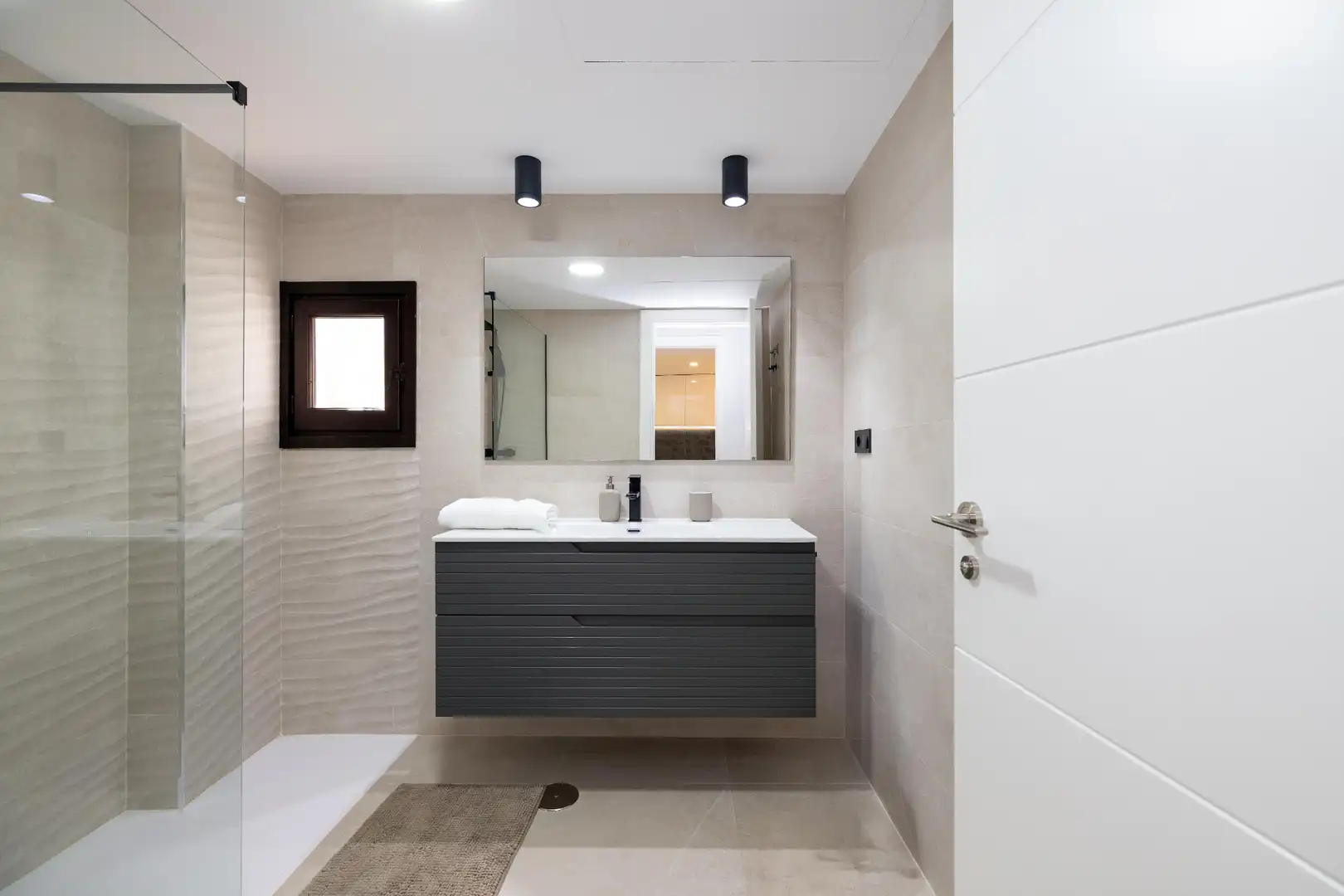 Bathroom of Ground floor for sale in Marbella  with Air Conditioner, Terrace and Community pool