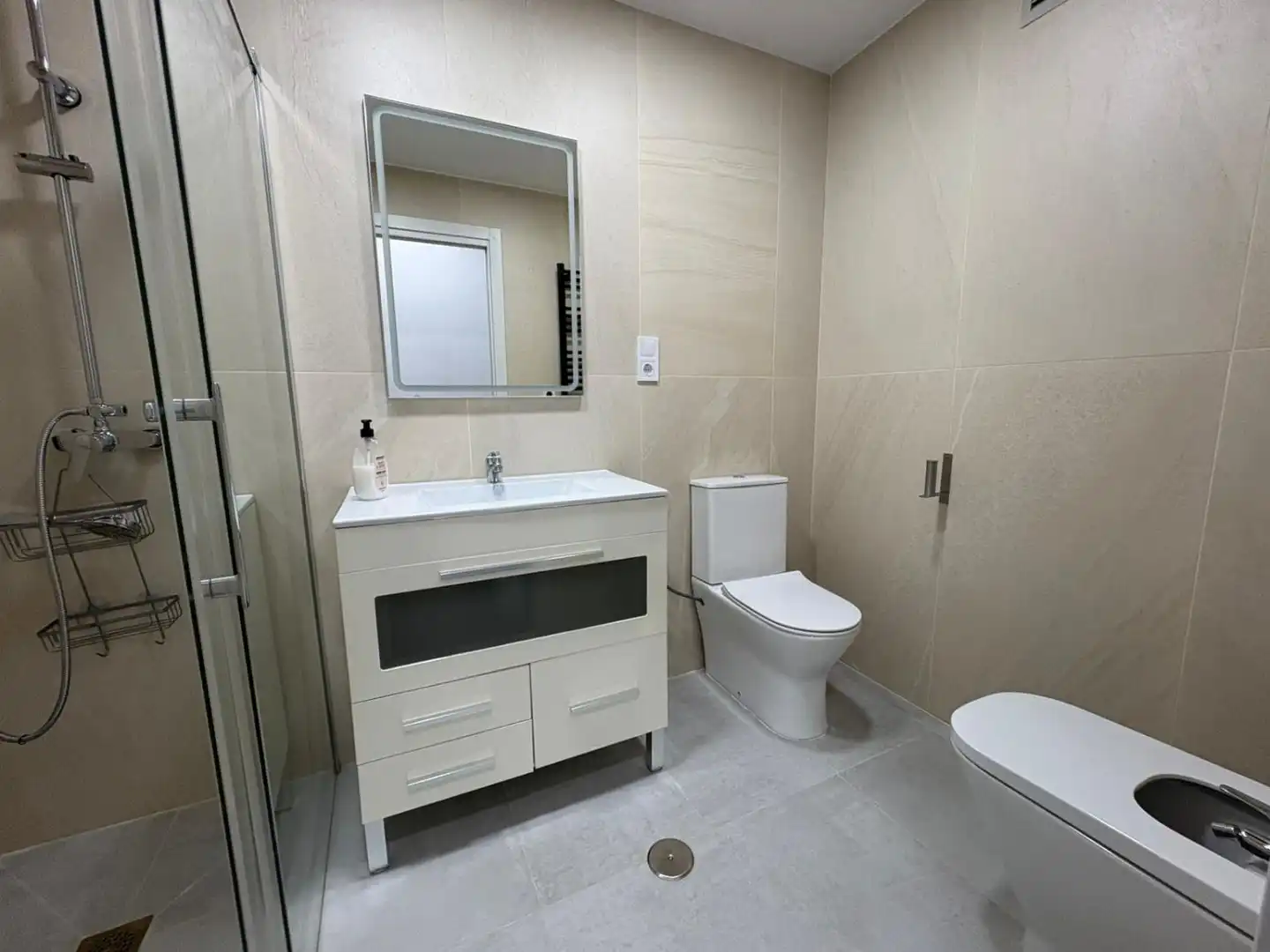 Baño de Piso en venta en Manzanares con Aire acondicionado, Terraza y Balcón