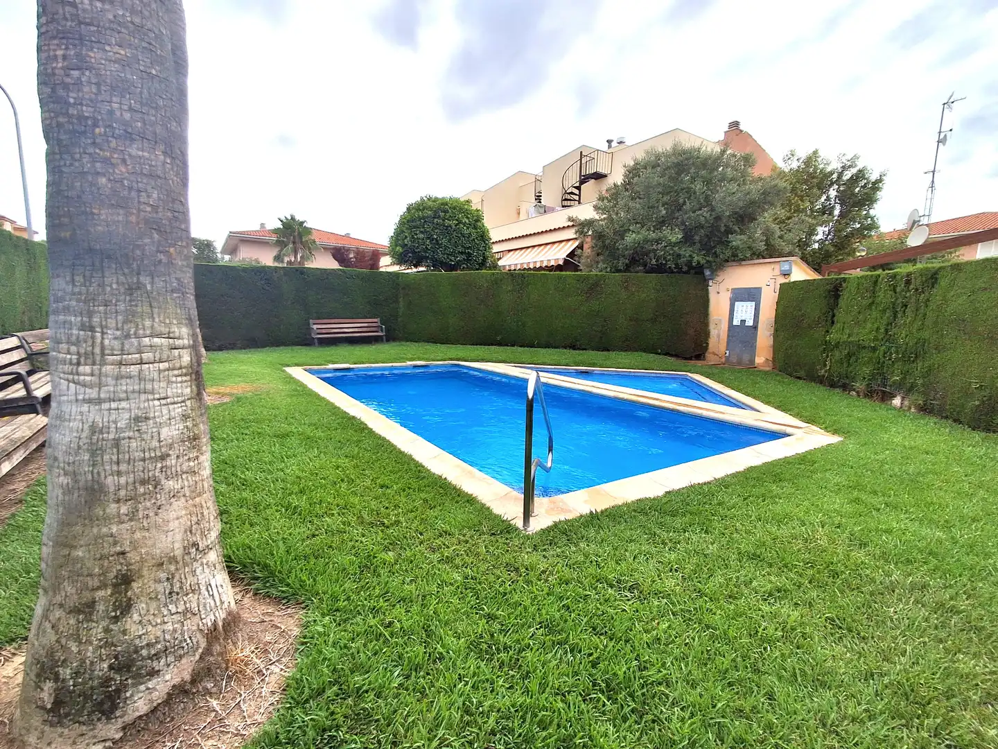 Piscina de Casa adosada en venda en Mont-roig del Camp amb Aire condicionat, Jardí privat i Terrassa