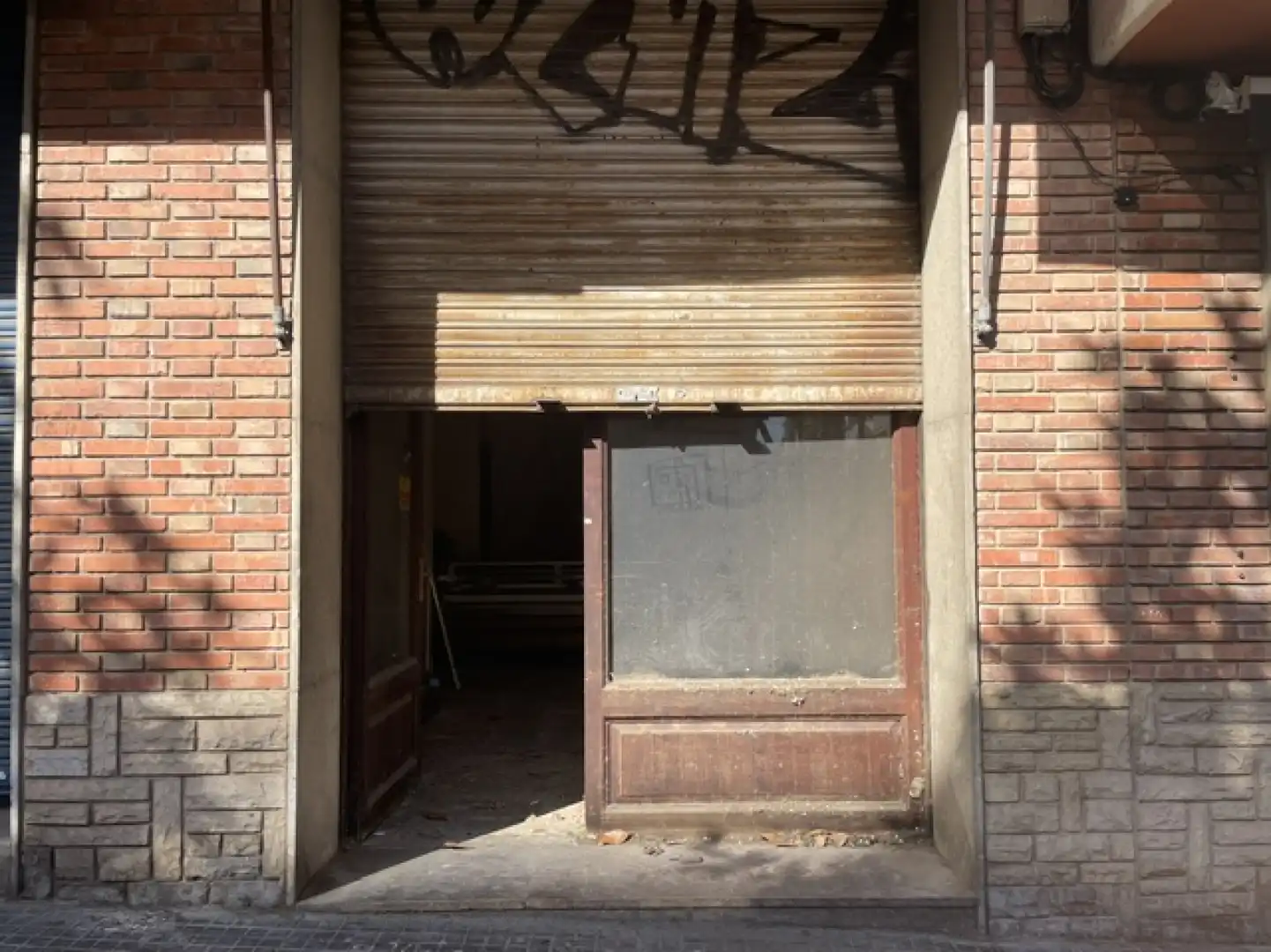 Vista exterior de Local en venda en Reus