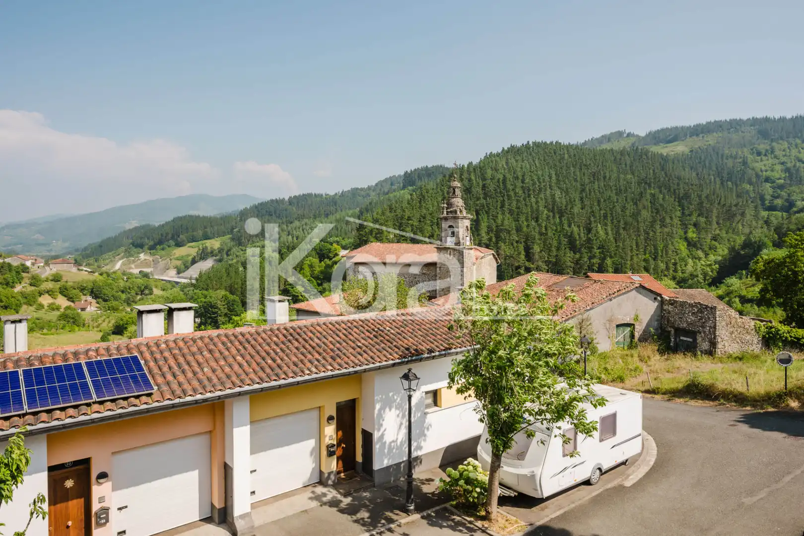 Vista exterior de Casa adosada en venta en Bergara con Calefacción, Jardín privado y Parquet