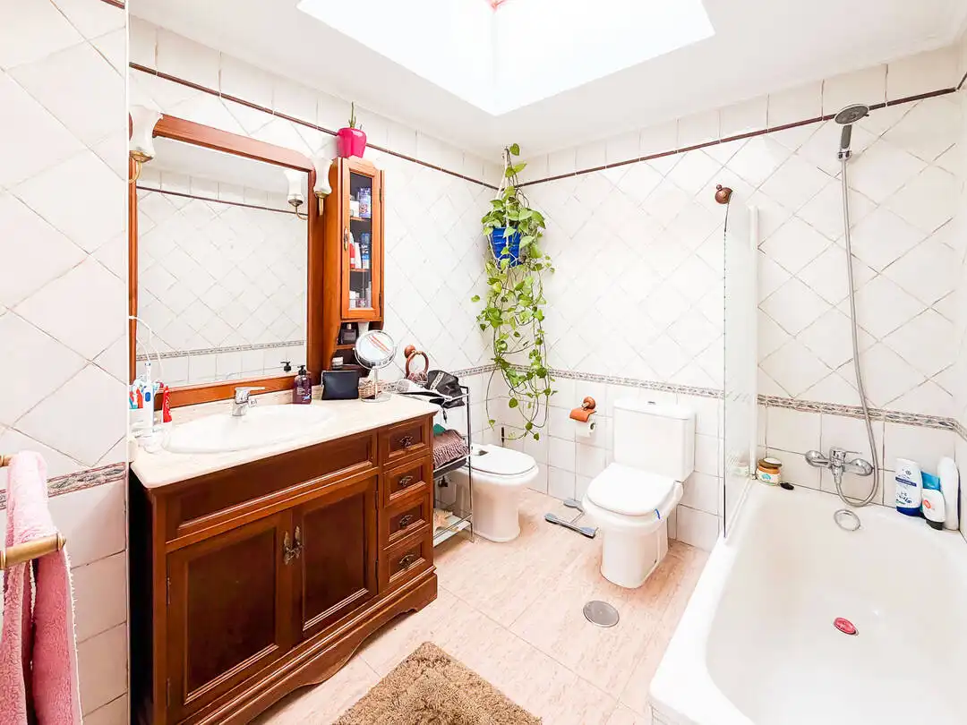 Baño de Piso en venta en Santa Cruz de Bezana con Calefacción, Terraza y Trastero