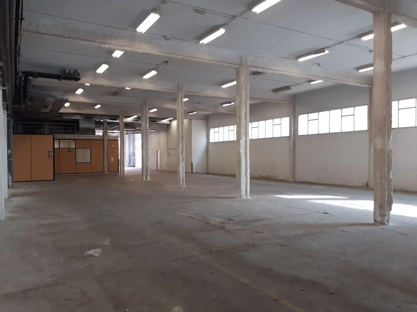 Nau industrial en venda en Sant Joan Despí