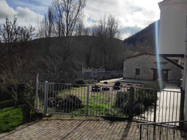 Casa amb jardí en venda a Calle la Villa 33