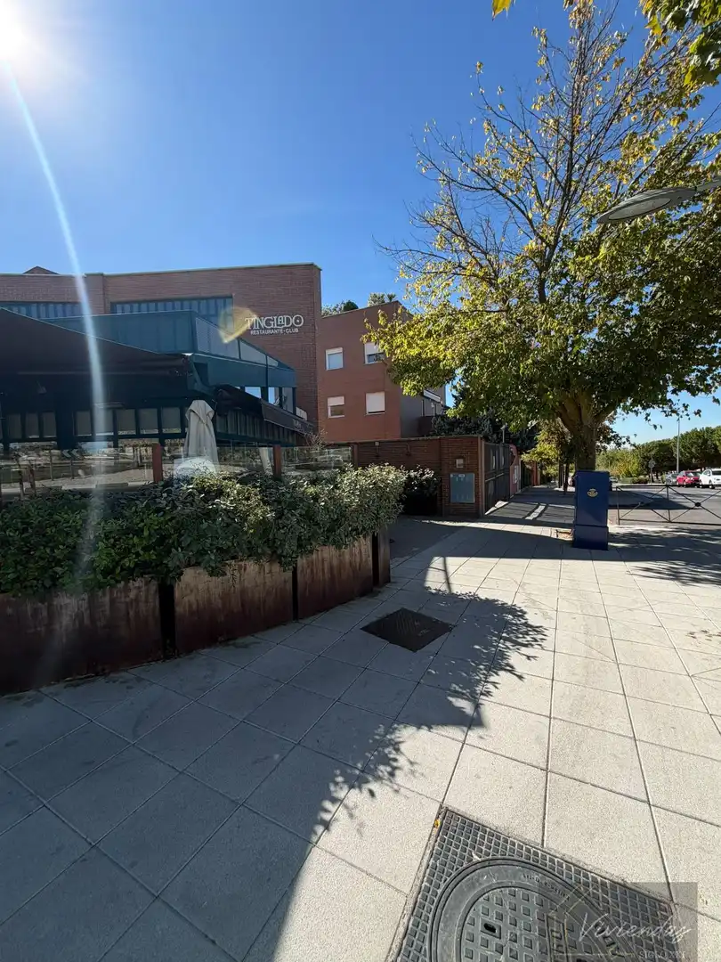 Außenansicht von Wohnungen zum Verkauf in Boadilla del Monte mit Klimaanlage, Heizung und Parkett