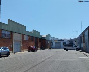 Vista exterior de Nau industrial en venda en Villares de la Reina