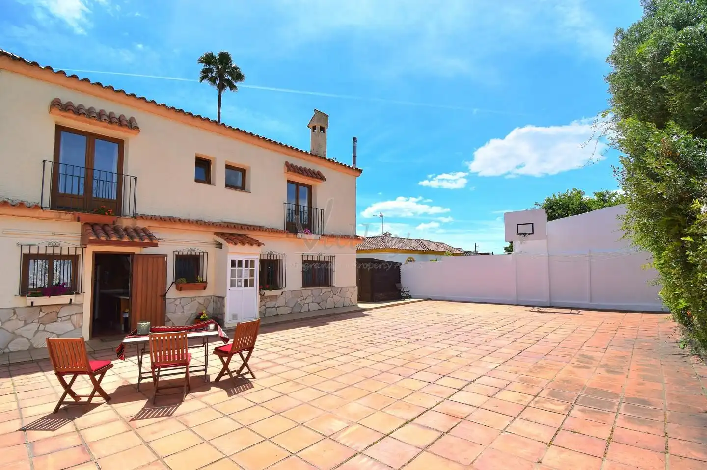 Vista exterior de Casa o xalet en venda en Los Barrios amb Jardí privat, Terrassa i Traster