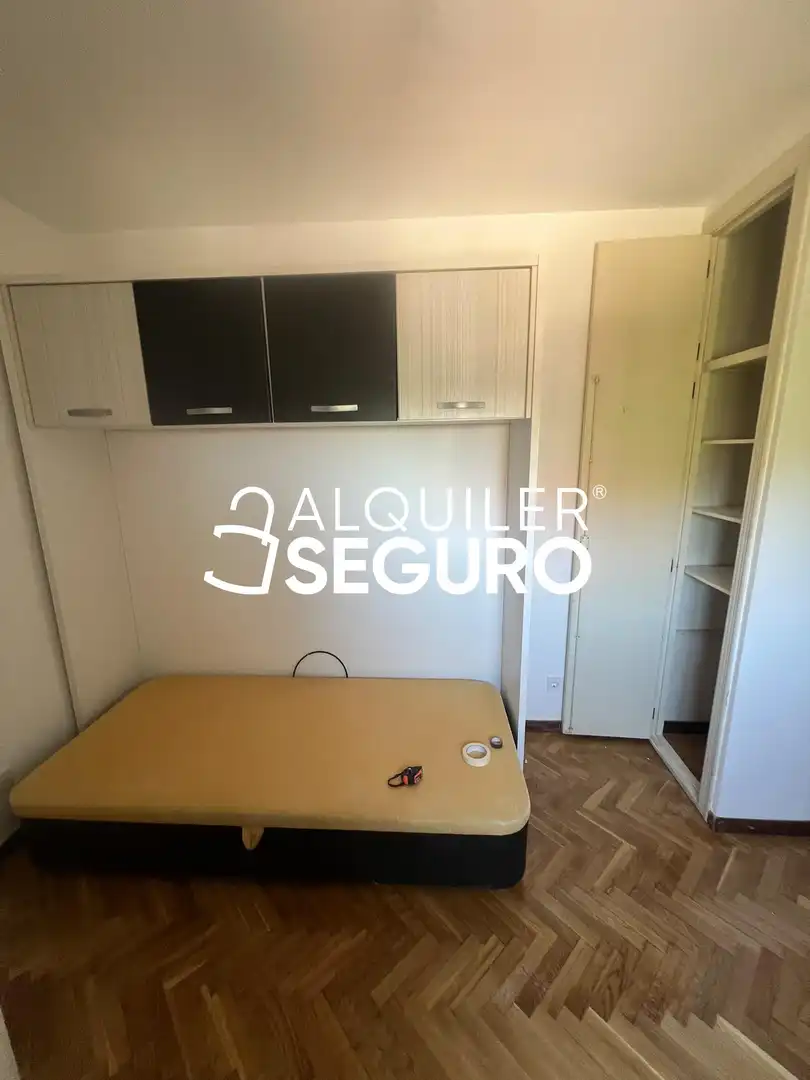 Dormitori de Pis de lloguer en Madrid amb Aire condicionat, Calefacció i Terrassa
