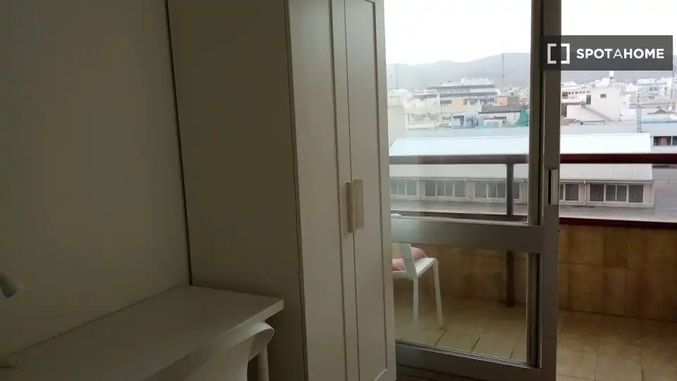 Habitación de Piso para compartir en Almería con Aire acondicionado, Calefacción y Amueblado