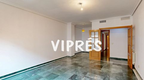 Mirad qué vivienda os traigo hoy!!Piso en venta junto a la Cruz de los Caídos en Cáceres Amplio y luminoso, ubicado en una de las