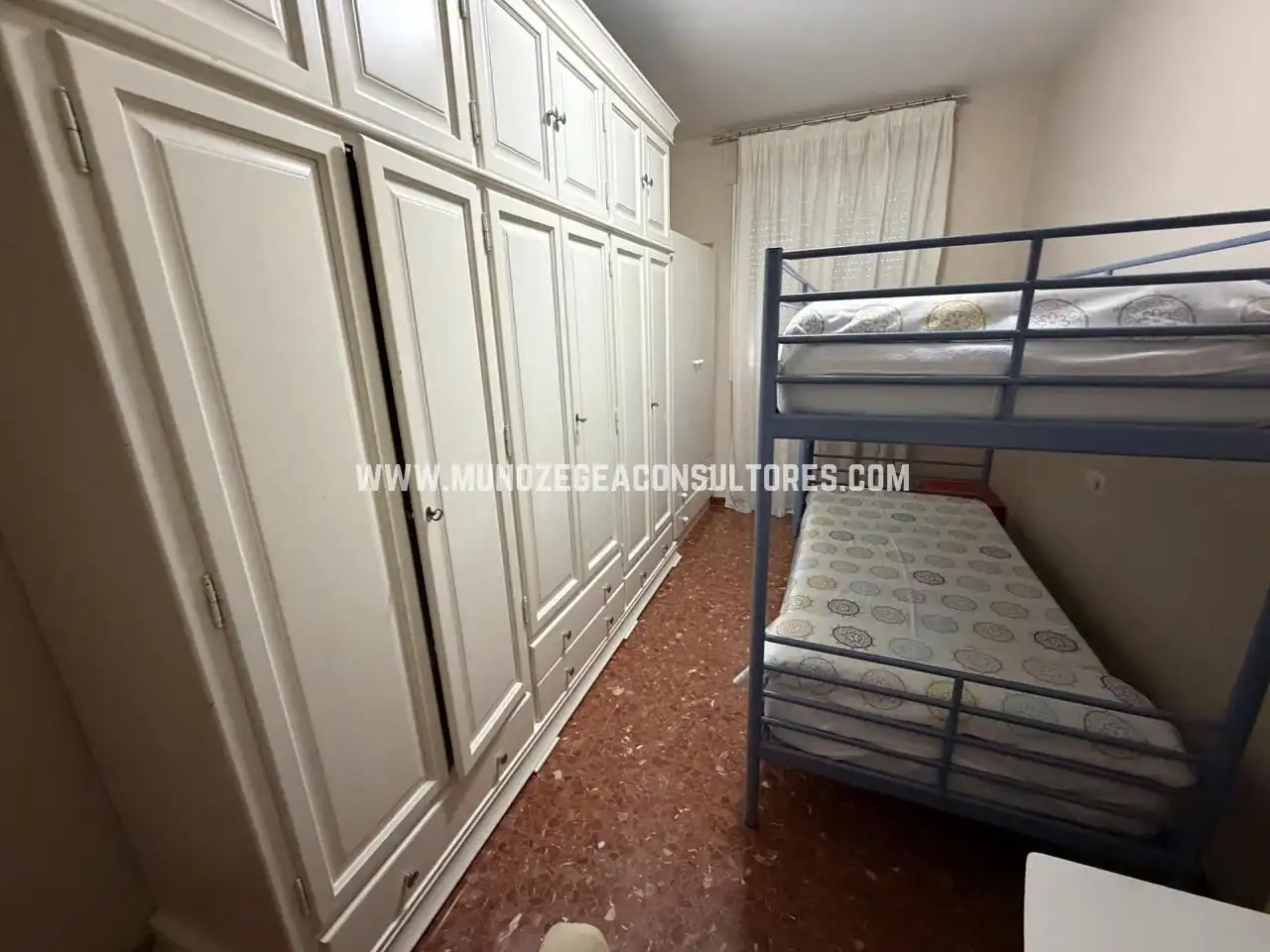Habitación de Planta baja en venta en Lucena con Aire acondicionado y Trastero